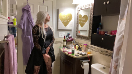 Emo Crossdresser Puts on Buttplug and Jerks off