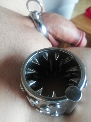 Ballstretcher with spikes (NO PAIN, NO GAIN)