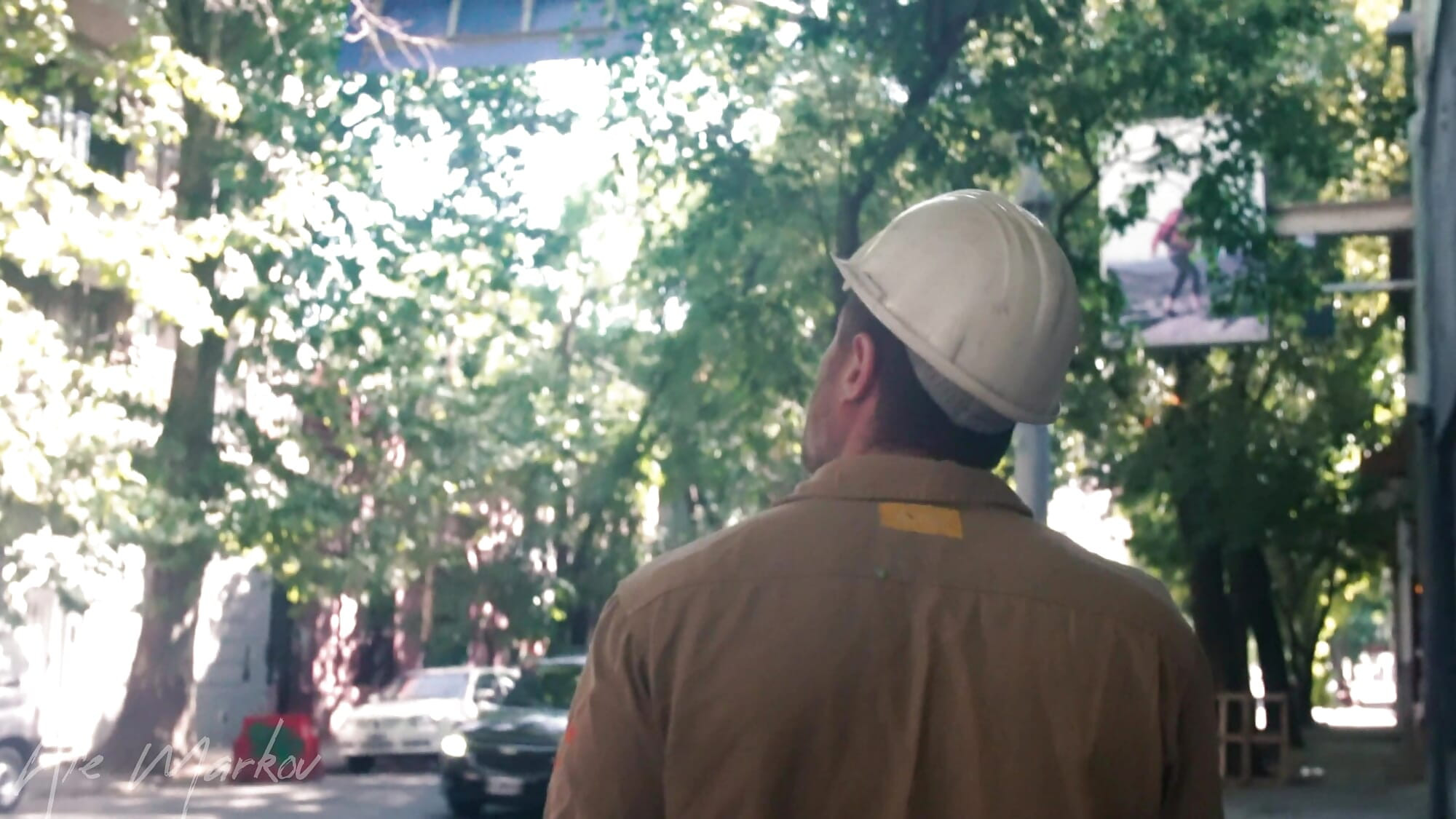 The neighbor provokes the construction worker