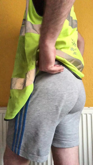 Chav builder's bulging boner