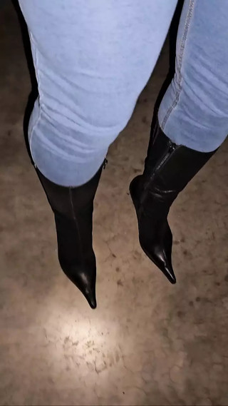 High-heeled boots