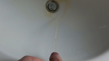 Man Piss in Sink and he farts many Times its Amazing
