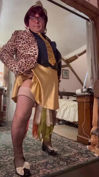 Dressed in a little gold skirt for an evening out thumbnail