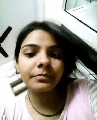 Cute Indian Girl Priyanka Showing Her Juice Pussy