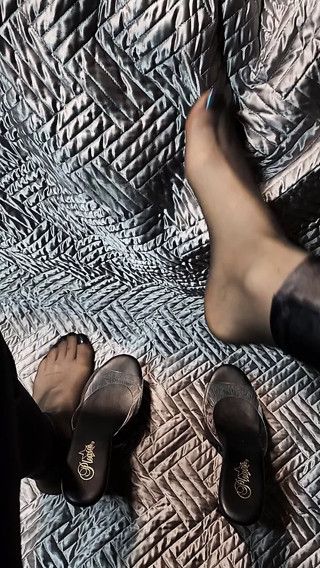 Sexy Big feet in Black Nylons