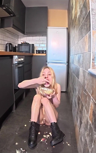 I fuck myself in a trifle