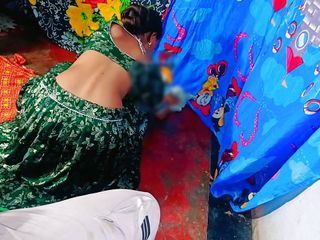 New sapna bhabhi was mopping, brother-in-law was secretly watching, came and started fucking Desi Kaamwali ki saxy gand