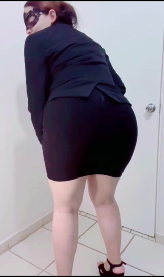 SECRETARY BIG ASS MEXICAN HOT LATINA MILF TAKES OFF ALL HER CLOTHES IN THE OFFICE AND OPENS HER ASS
