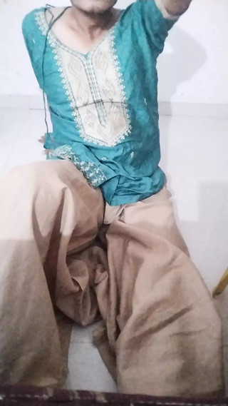 I&amp;#039;m alone and I want to get my ass kicked with fat cock
