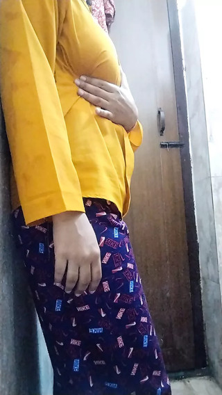 Indian married wife ne gaand m lagaya tel hot indian desi wife