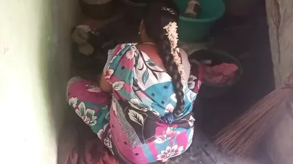 Priyanka sexy aunty dress washing in bathrome