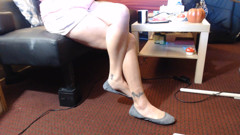 Ballet flats bounce double crossed legs