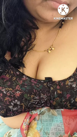 Desi Indian geetahousewife big natural boobs