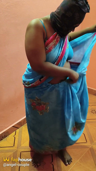 Chubby Stepmom Hot Saree Changing
