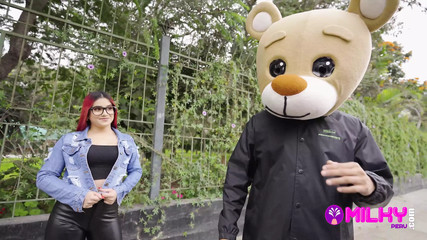 Rosario Is Horny in the Street and Ends up Fucking the Milky Bear