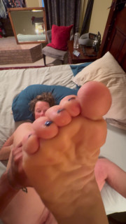 Sleepy wife gets wet and slow fucked early morning, spreads her toes