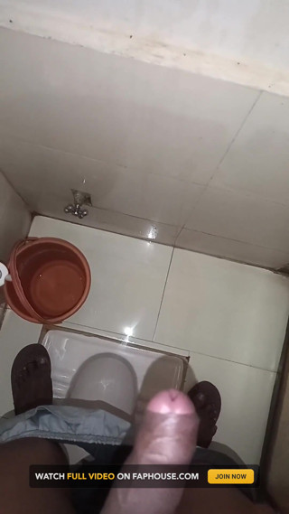 Desi Boy Jerk off on Toilet Masterbet in the Toilet