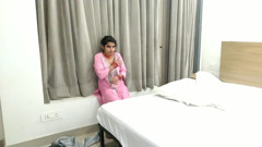 Boss ne ghar ki noukrani ko paise magne par chod diya. Paise magne par ghar ki noukrani ke bur me lund daal diya