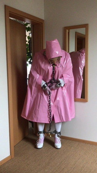 Diaper Dirndl in Bondage