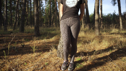 Girl Teases Her Big Cameltoe in Leopard Leggings Outdoors