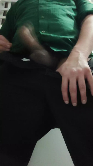 Exibicionist ejaculation with big dick