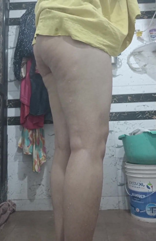 Priya Bhabi Sunday Enjoy Bath Video