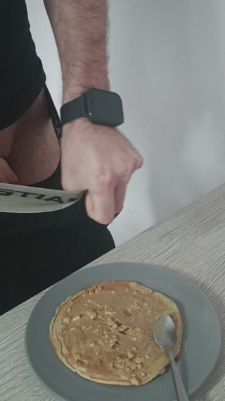 Hand Free Cum In A Pancake