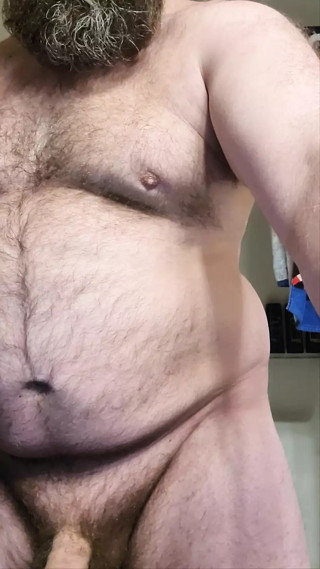 Big hairy guy cums