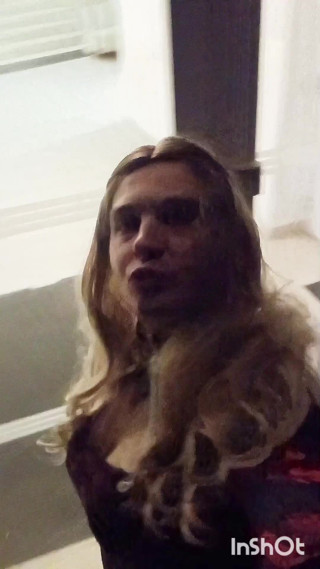 Belle petite salope trans shemale pute a bite travesti francaise celia cross