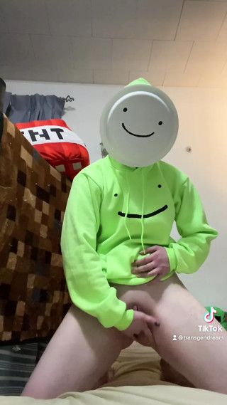 FTM Tboy Dream Cosplayer (dsmp mcyt) masturbates big clit and fingers his pussy