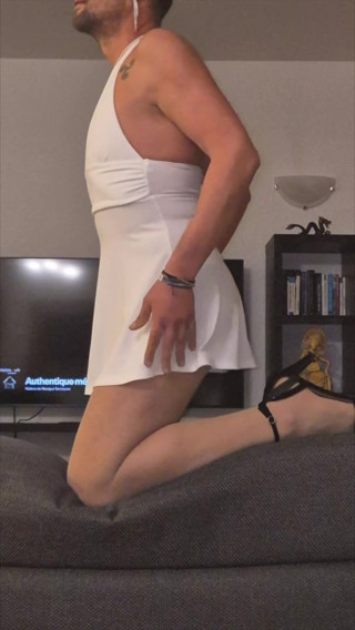 Sissy Xunami in her white summer dress, so cute thumbnail