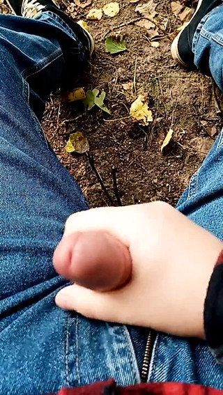 Chubby guy masturbates in the woods, a week of abstinence. Lots of sperm