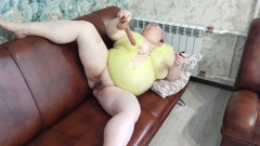 After Work, the Stepmom Gets an Orgasm and Fucks Herself with Toys in Her Pussy