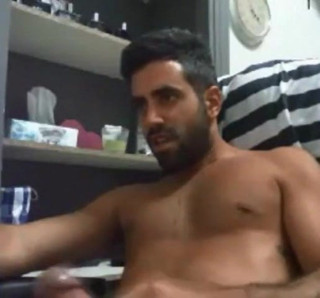 Bearded guy cumming hard