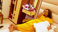 An Housewife Wait for Her Plumber to Do Work Her Bathroom, and Watch From Below