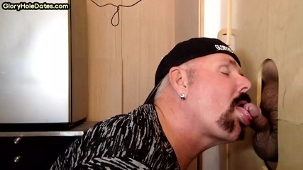 Gloryhole gaydaddy sucks BFs cock in homemade private video