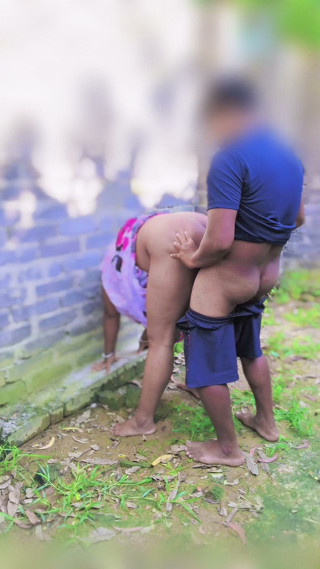 Today I secretly Anal fucked my Milf stepmom in Outdoor