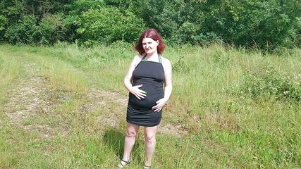 I show off in the middle of nature