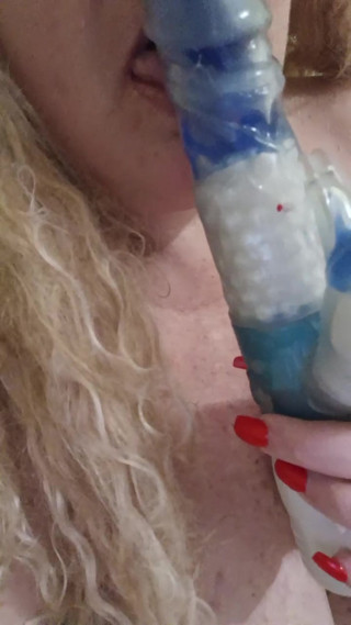 Nacked  bobbie and suck a dildo