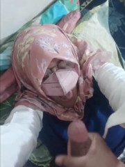 Indonesian hijab girl goes viral. Oral sex with Stepaunt Riani