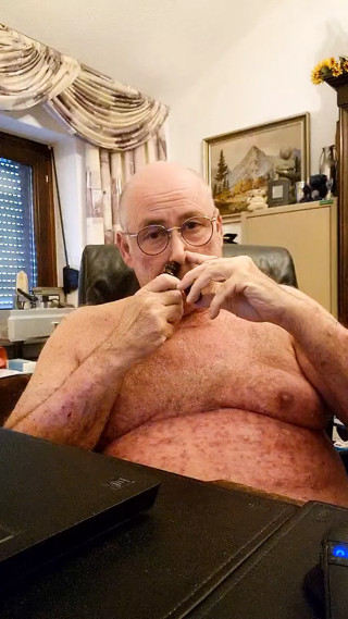 Alter Dad wichst vor cam