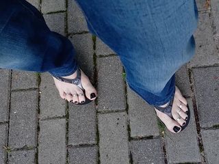 nice feet and platform flip flops