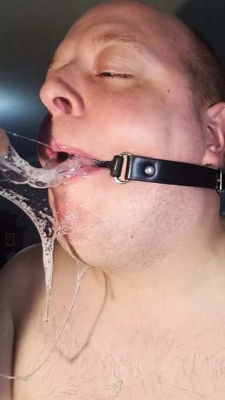Sloppy Deepthroat 7 inch gyrating dildo whit mouth gag