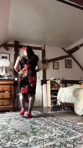 Outfit with a bodycon floral dress