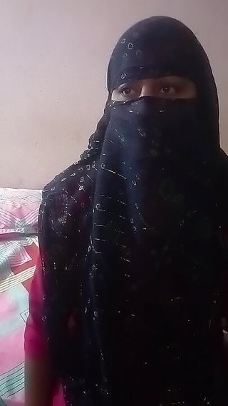 Desi bhabhi show your boobs pussy and ready to hard chudai