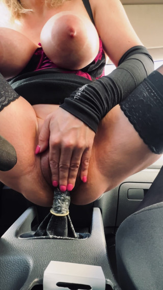 I Put the Gear Lever of a Friend's Car in My Pussy Like a Whore