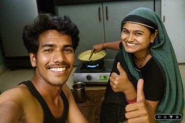 Indian Bangali Bhabhi New Couple Merried Injoy Indoor  Romance By -Snapchat143