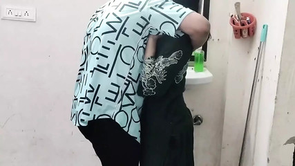 College girl ko saman dene ke bahane pel diya