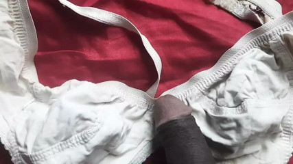 I am 18 Years old Stepdaughter my daddy daily night try jerk of my bra. WHY? thumbnail