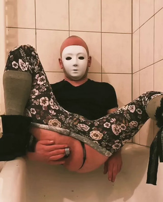 hot kinky masked cd stretches own hungry ass-pussy till sissygasm